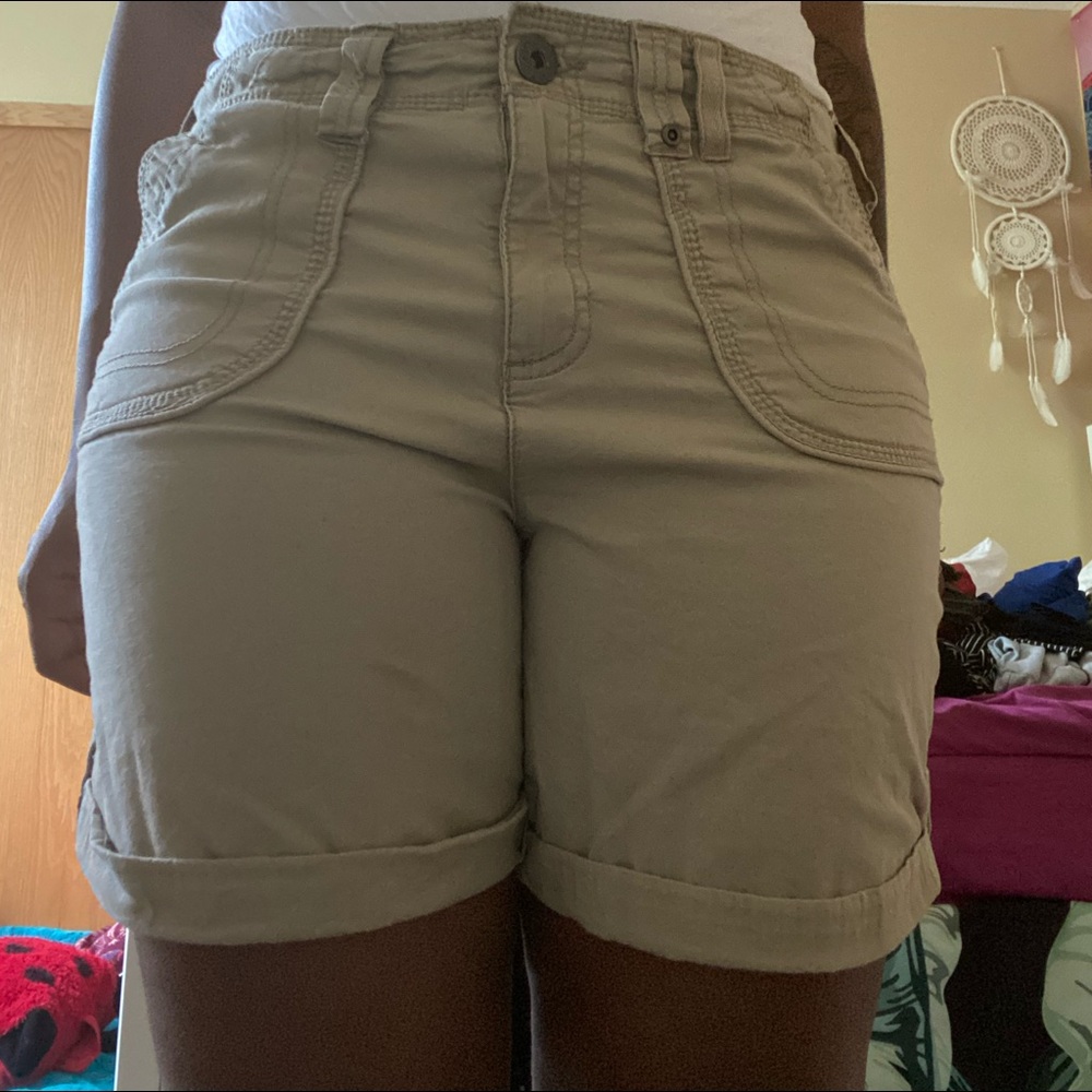 Khaki Bermudas